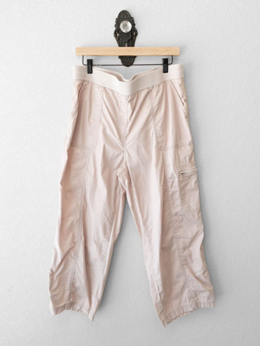 Chicos Cargo Cropped Pants 2.5 US 14 Khaki Tan Hiking Utility Lightweigt Capris